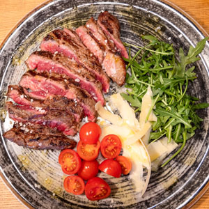 Sliced beef with rocket and parmesan cheese